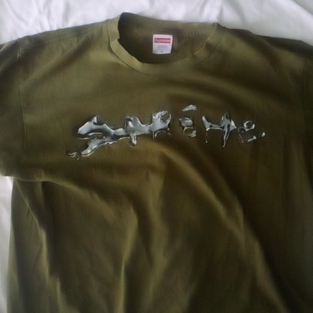 Supreme metallic font tee 100% authentic